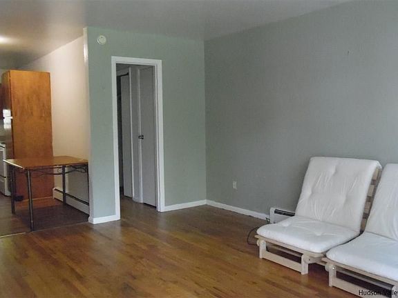 2nd image of 38 Huguenot St