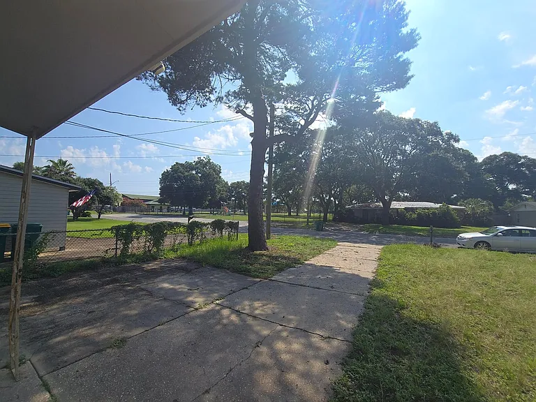 712 Newport Dr — Photo 30