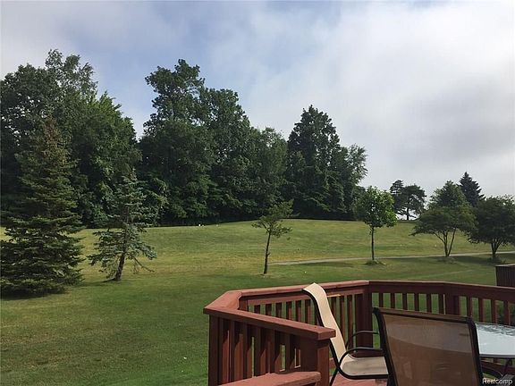 2nd image of 41672 Sleepy Hollow Dr #1