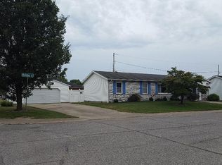 808 Holiday Dr, Seymour, IN 47274