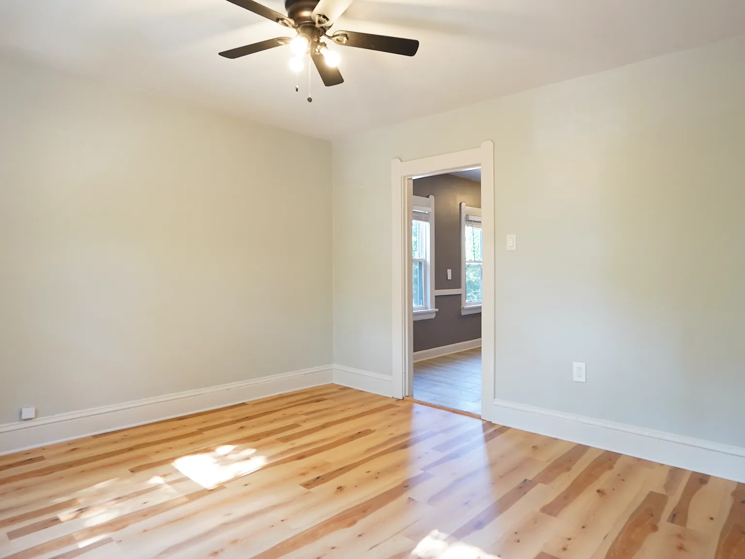 2085 Halstead Ave — Photo 4