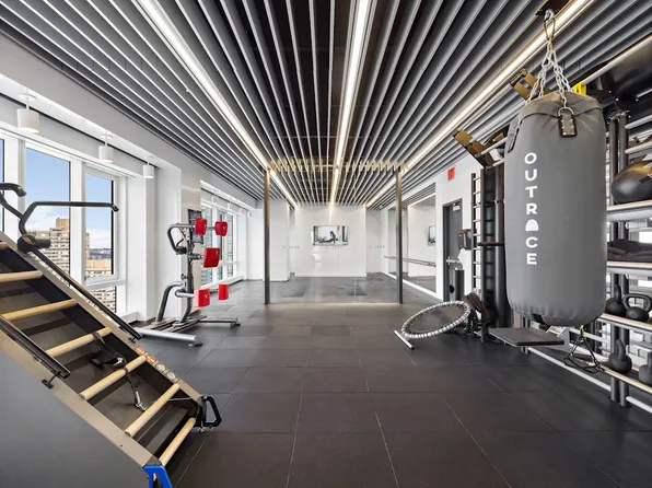 555 West 38th Street image 9 of 21