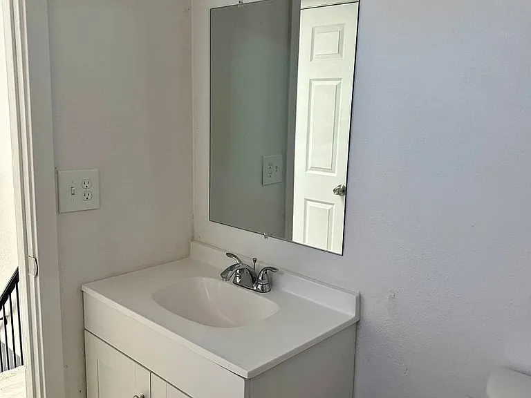 1504 E Indianola Ave — Photo 18