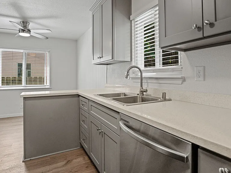 423 Hamilton Dr #A — Photo 26