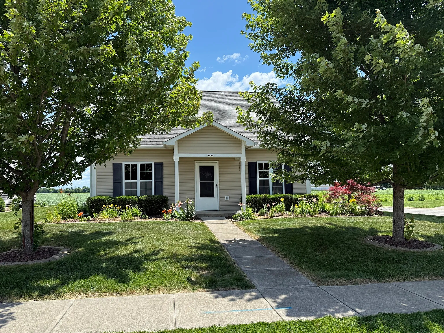 3 bed, 1880 sqft, $2,500 — Photo 1