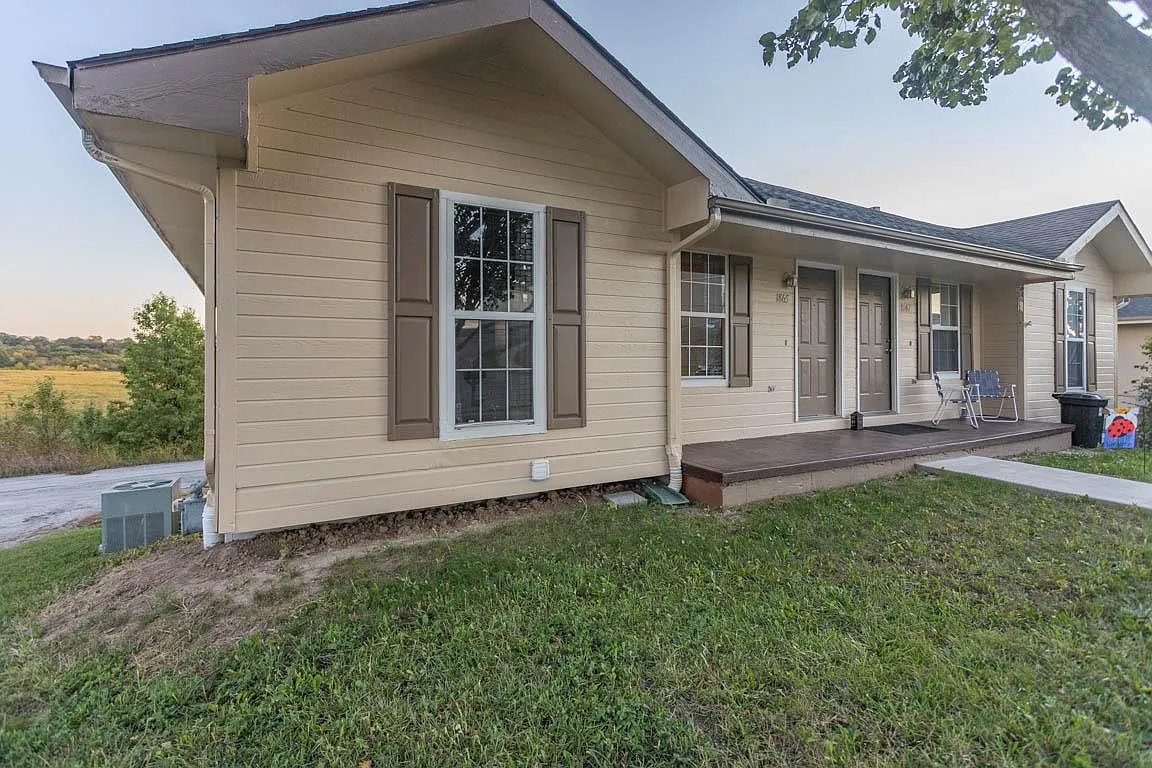 3 bed, 2.5 bath, 850 sqft, $1,500 — Photo 3