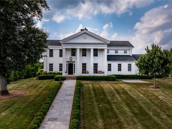 115 E Summit St, Chagrin Falls, OH 44022