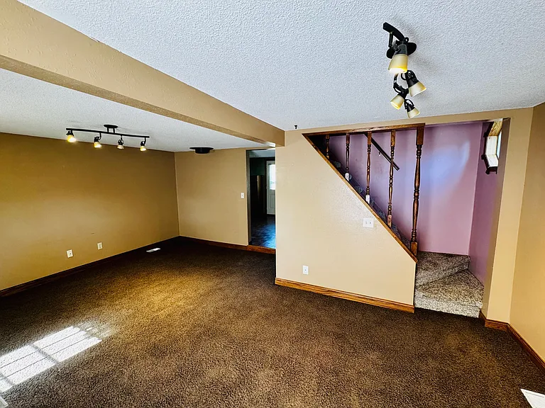 2109 Monte Vista Dr — Photo 3
