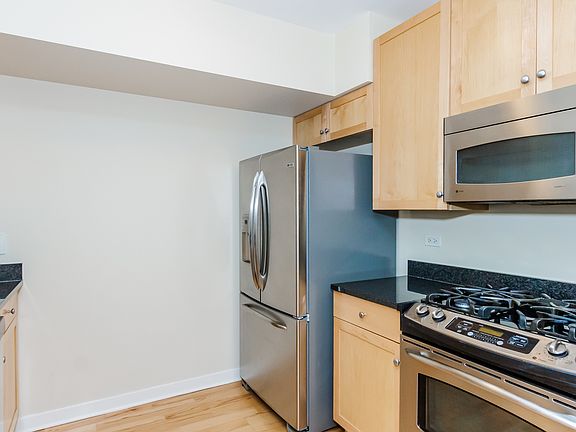 3rd image of 1160 S Michigan Ave APT 1004