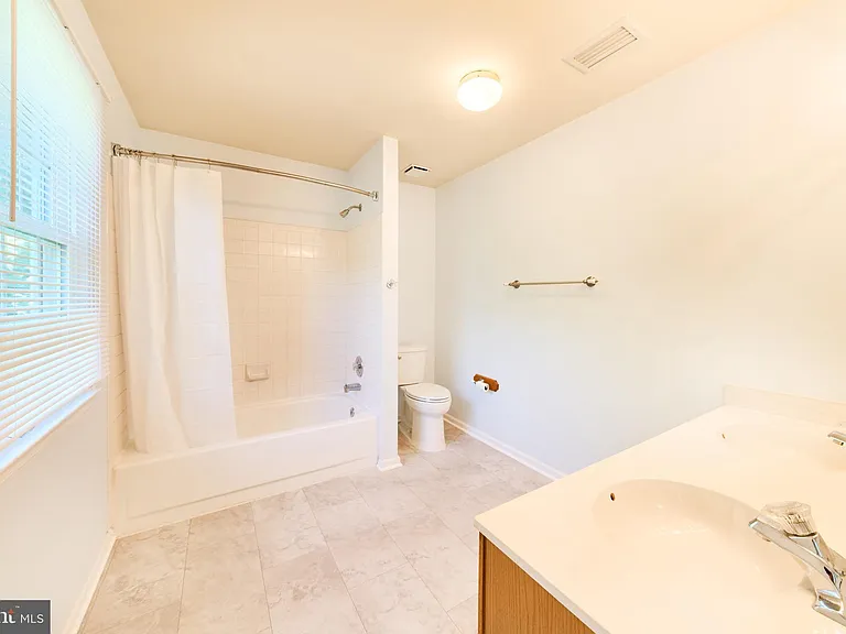 8508 Silverdale Rd — Photo 36