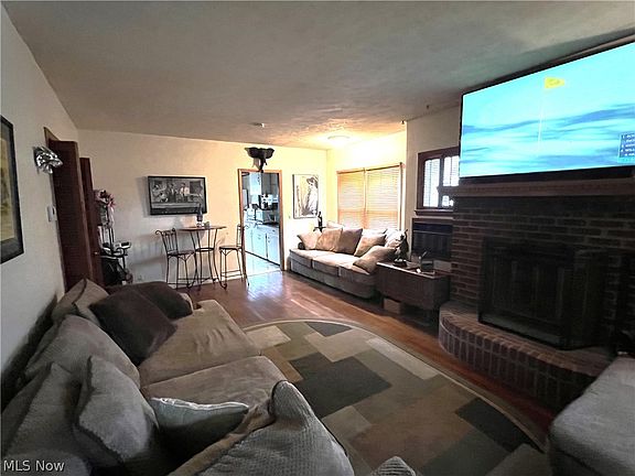 5th image of 1126 18th St NE