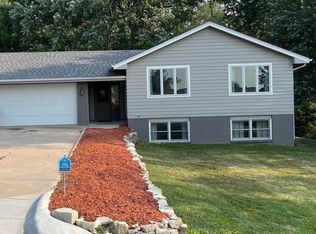 5065 Lockwood Ln, Omaha, NE 68152