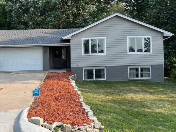 5065 Lockwood Ln, Omaha, NE 68152