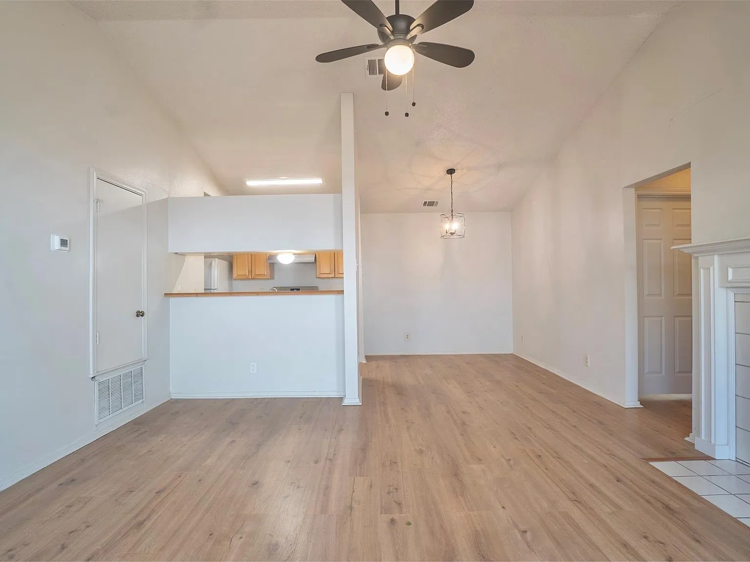 3 bed, 2.0 bath, 2067 sqft, $1,700 — Photo 4