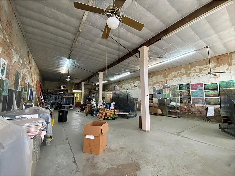 202 N Commerce St — Photo 9