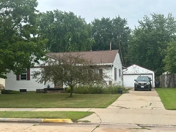 412 N Eagle St, Oshkosh, WI 54902