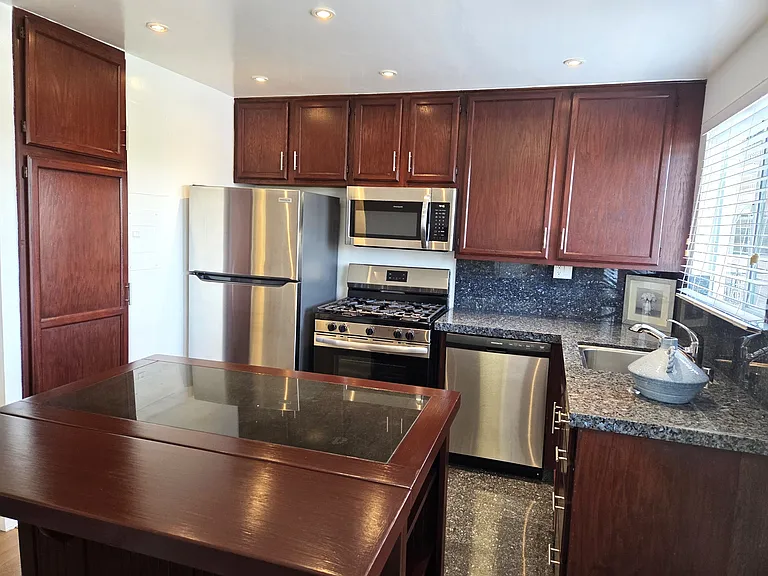 506 Open Kitchen with island