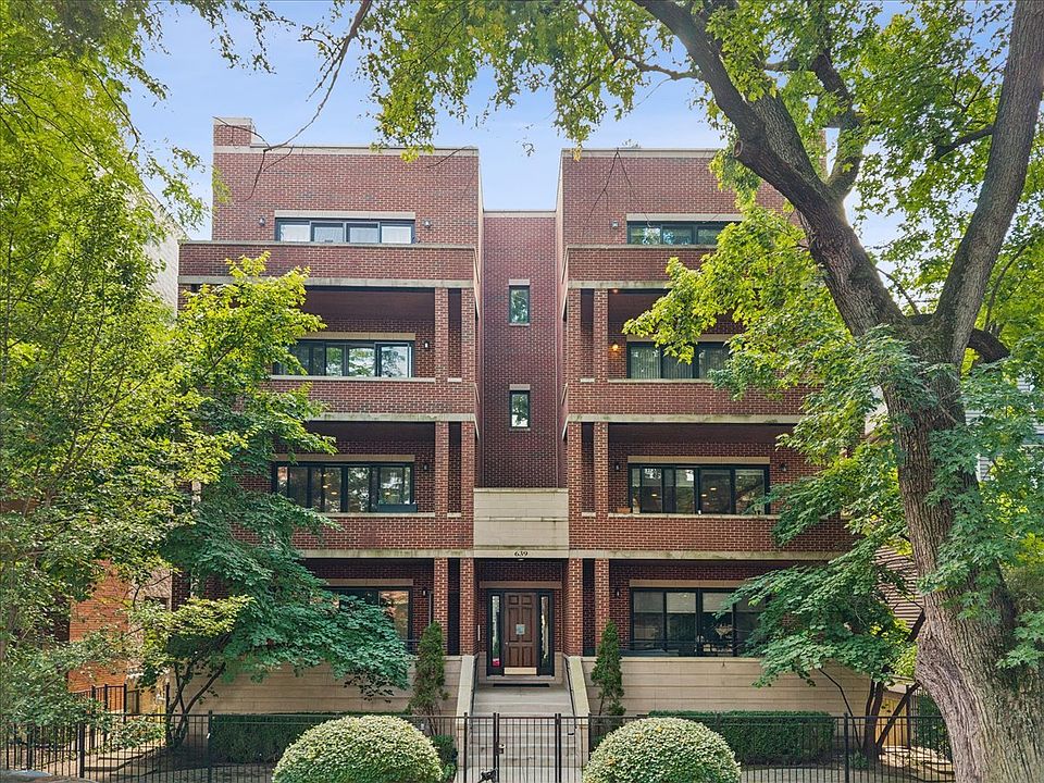 1st image of 639 W Briar Pl APT 3E