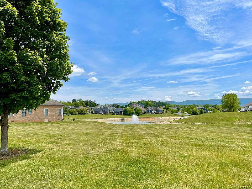 2nd image of 112 Lake View Cir