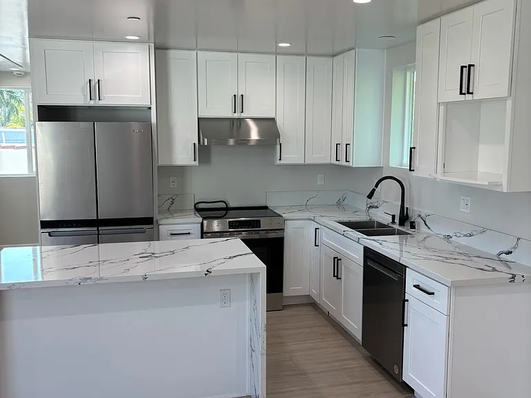 6503 Lindenhurst Ave — Photo 4