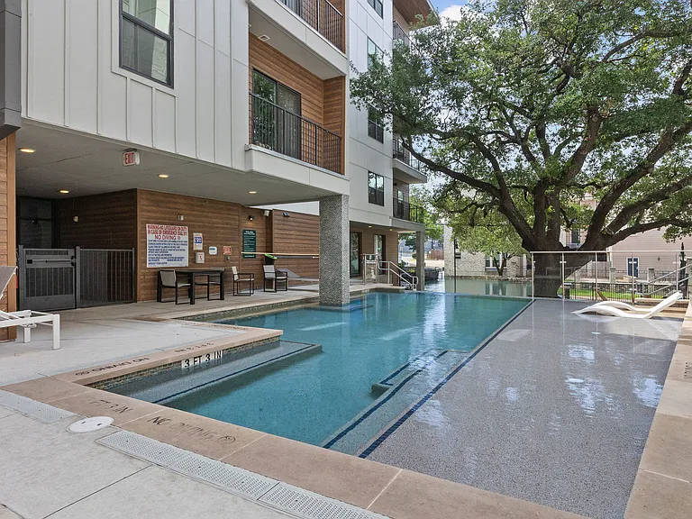 2500 Longview St #202 — Photo 37