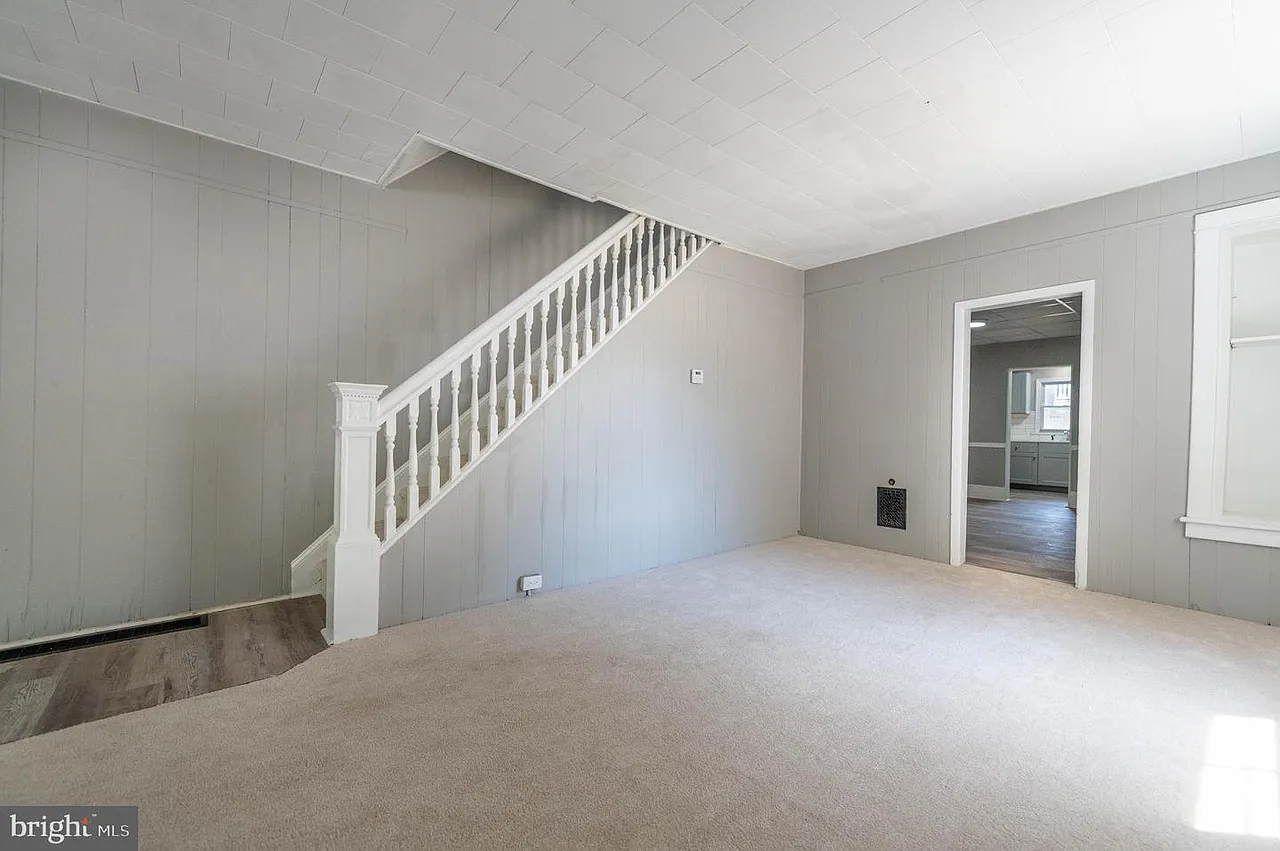 5 bed, 1900 sqft, $2,195 — Photo 3