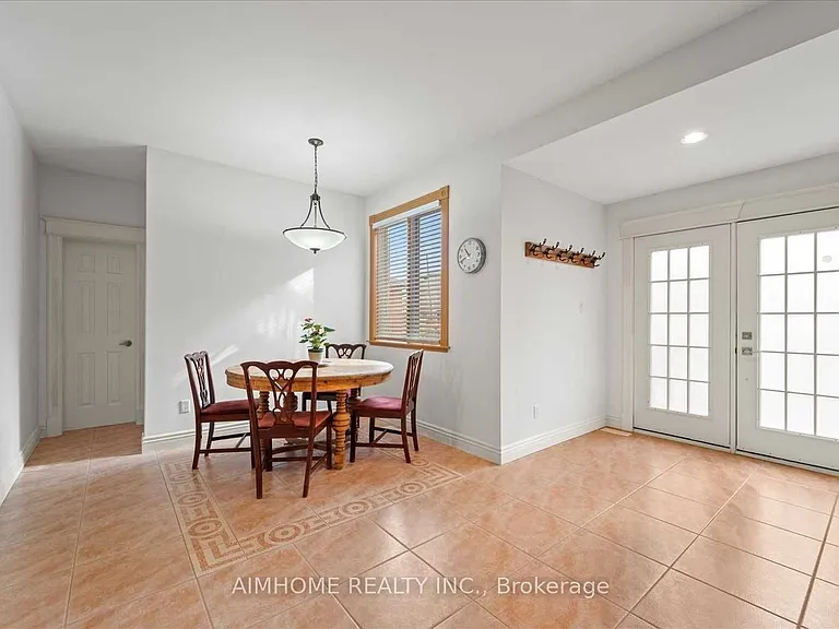 1081 Glencairn Ave — Photo 9