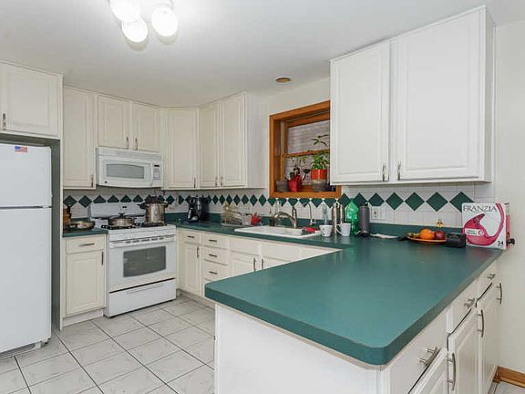 5th image of 4109 N Dickinson Ave