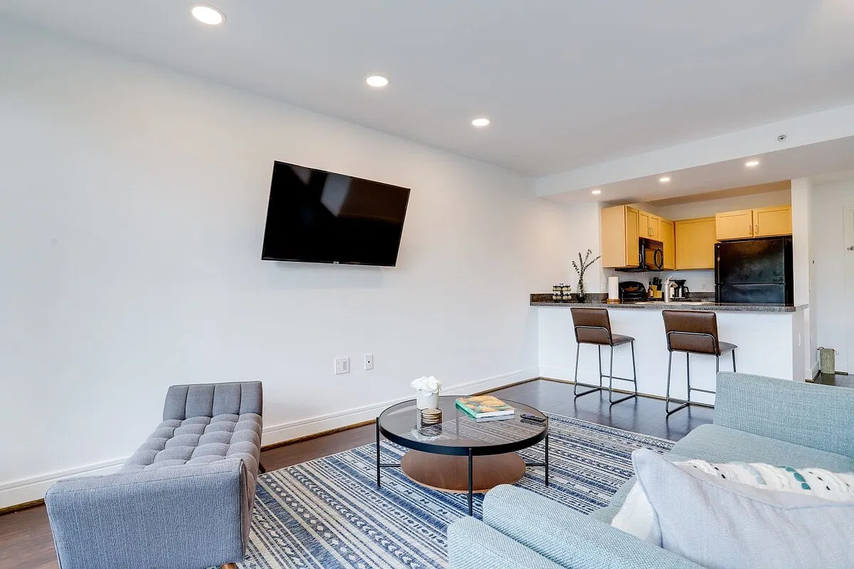 Studio, 554 sqft, $2,850 — Photo 3