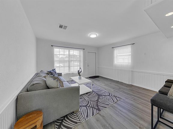4th image of 2160 NE 2nd Avenue