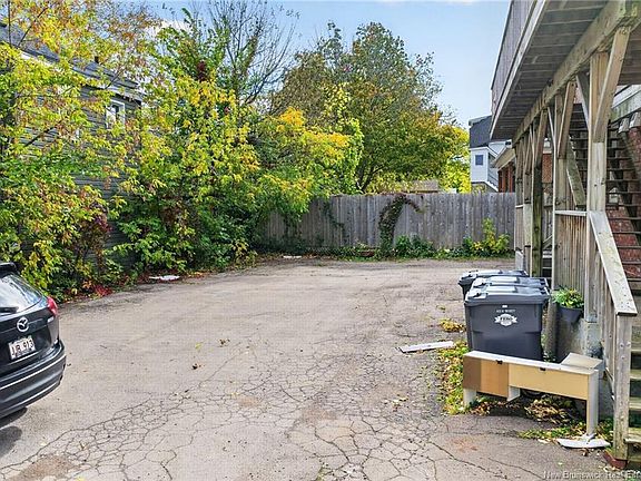 4th image of 371 Lutz St