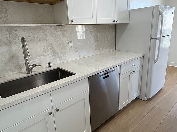 Brand new Remodeled kitchen with Dishwasher & microwave