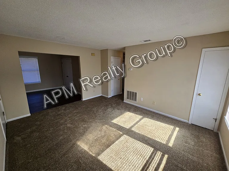 2105 Grove St #C — Photo 3