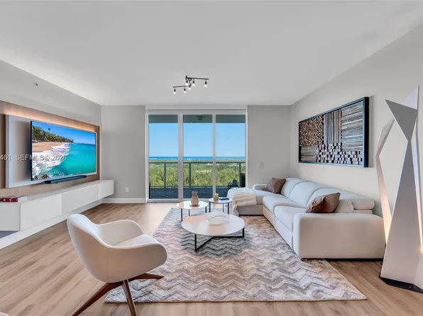 14951 Royal Oaks Ln APT 2201, North Miami, FL 33181