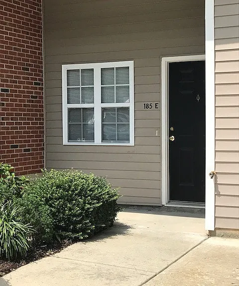 185 E Plaza Dr — Photo 3