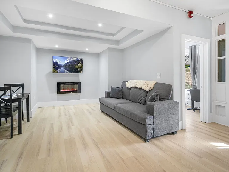 104 Harvard Pl — Photo 79