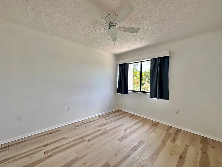 1001 W Marion Ave #9 — Photo 10