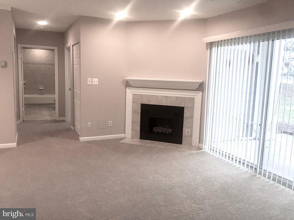 Cozy main lvl living. No stairs 