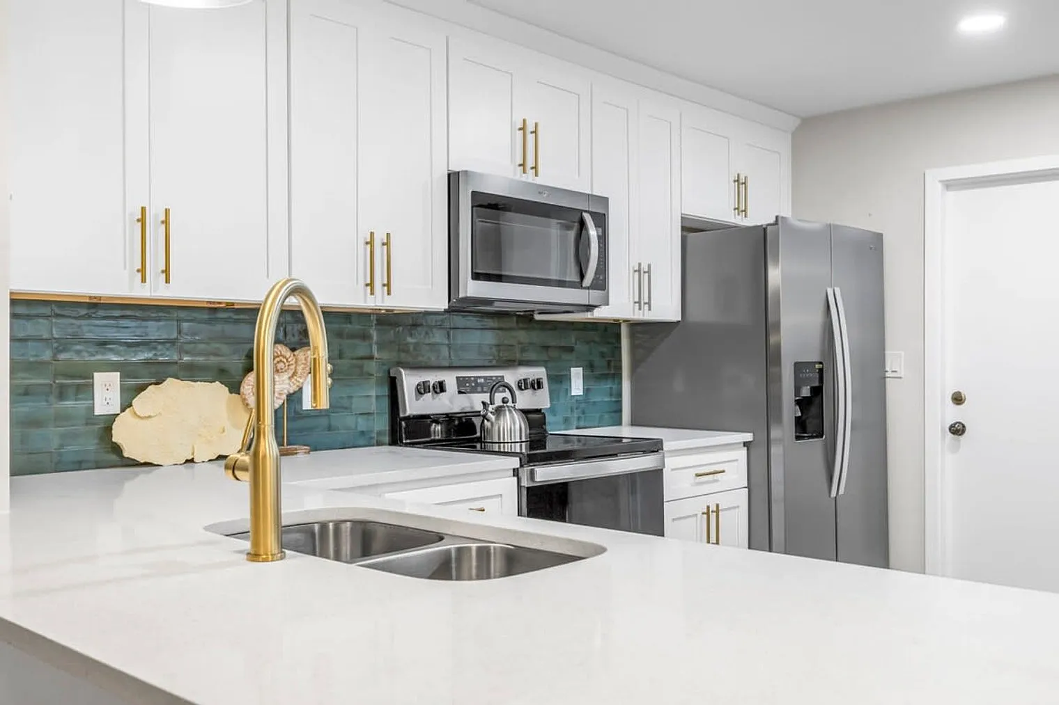 2 bed, 1.0 bath, 2152 sqft, $3,108 — Photo 4