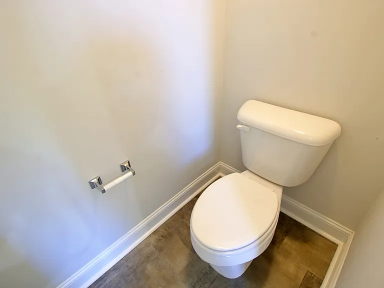 326 Fairview Cir — Photo 8