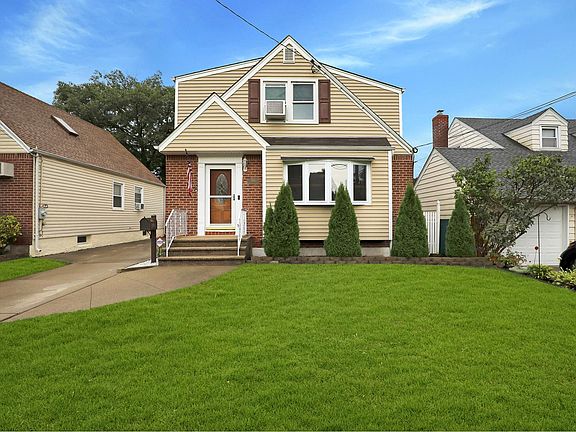 3rd image of 209 Beech St