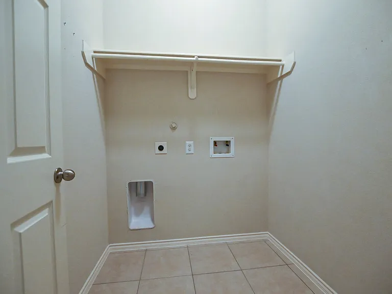 2123 Castle Gardens Ln — Photo 27