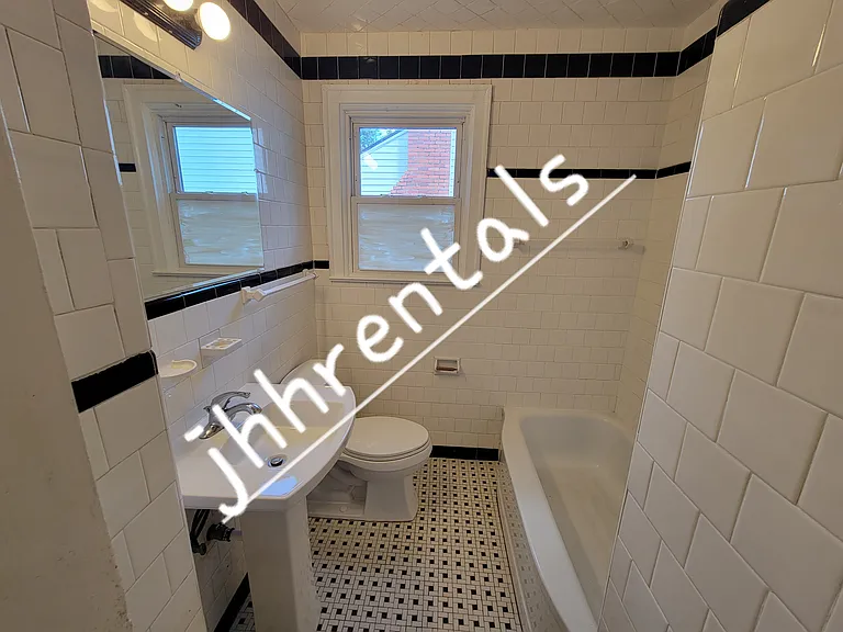 2600 Locust St — Photo 12
