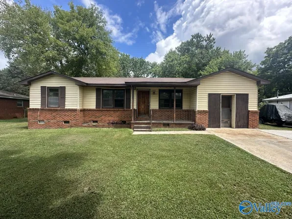 2710 Pinetree Ln NW, Huntsville, AL 35810