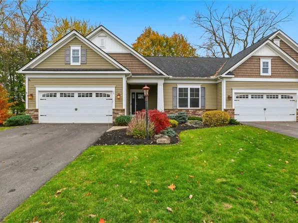 27 Threadleaf Ln, Penfield, NY 14526