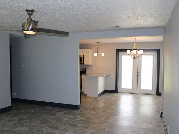 4th image of 135 N Anita Dr
