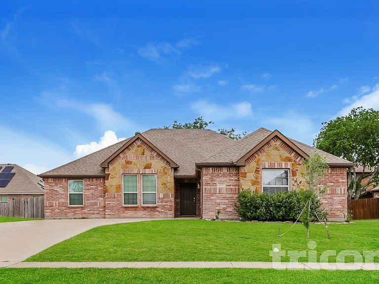 221 Anthony Ln — Photo 1