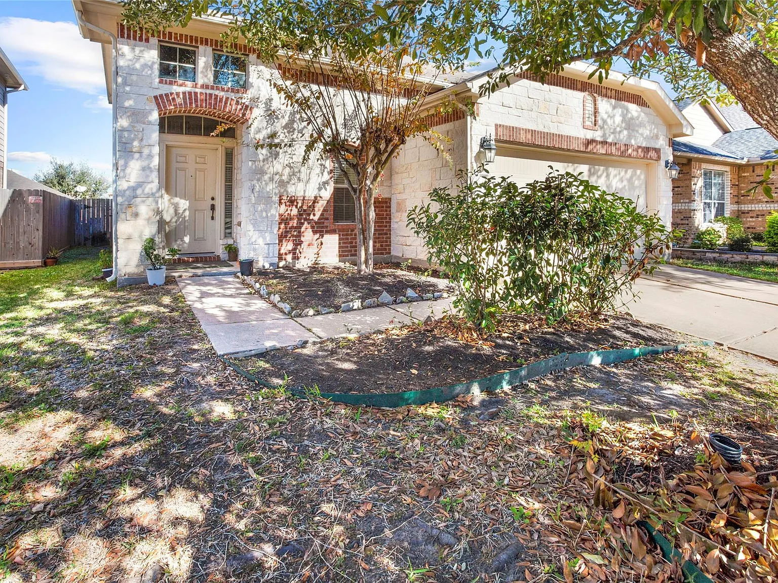 3 bed, 2.5 bath, 1842 sqft, $2,250 — Photo 2
