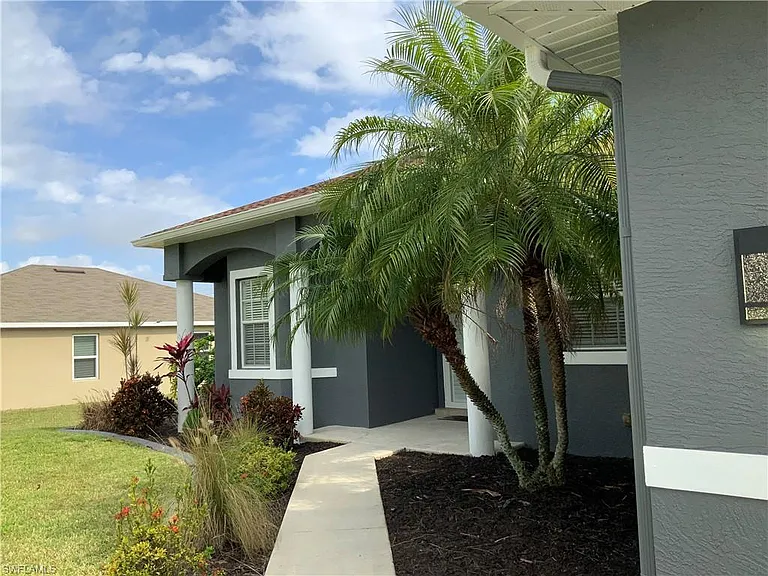 2715 SW 2nd Pl — Photo 6