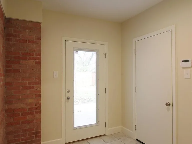 717 Greenleaf Dr — Photo 11